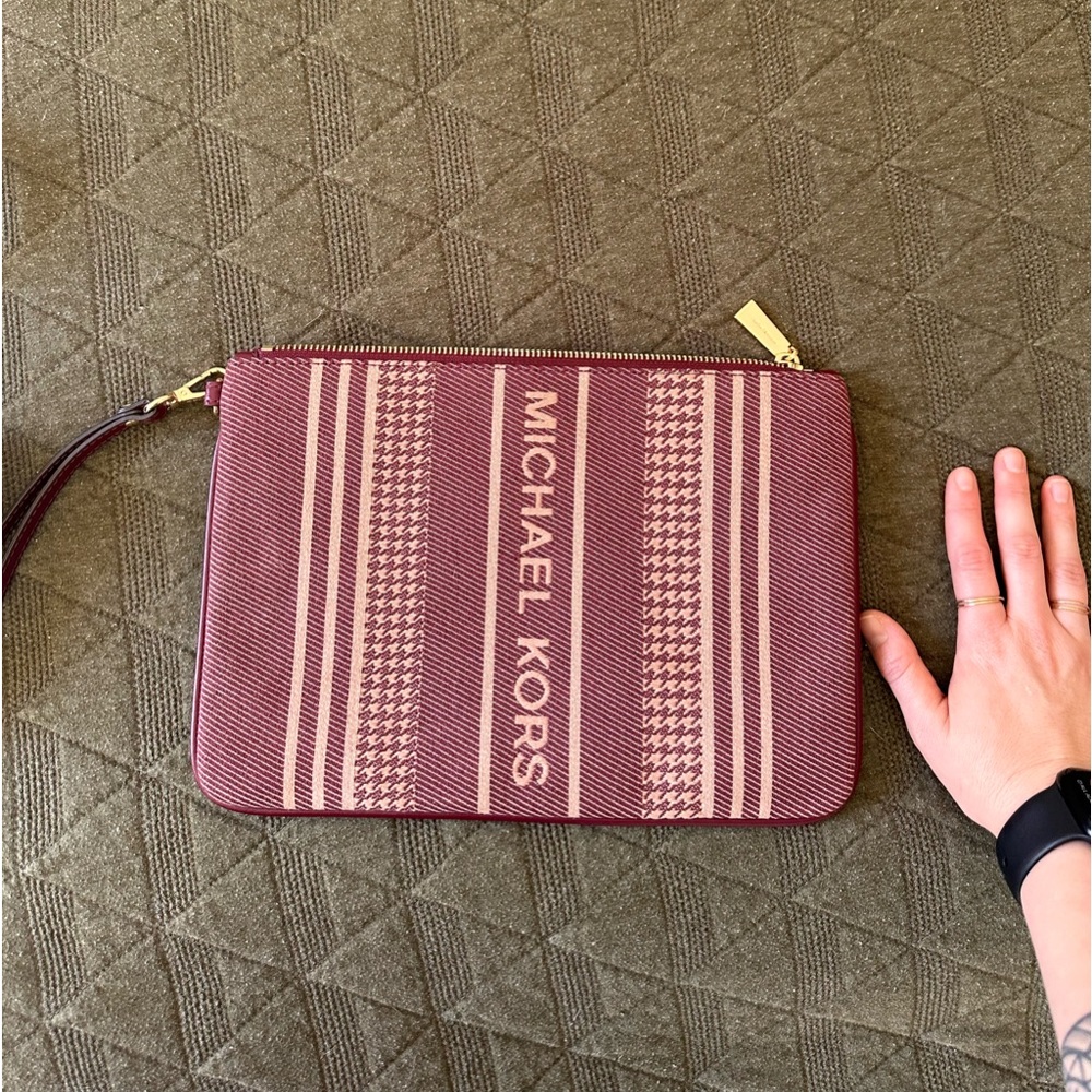 Super cute burgundy-ish MK large hand bag with tassel. Gold accents, never used!